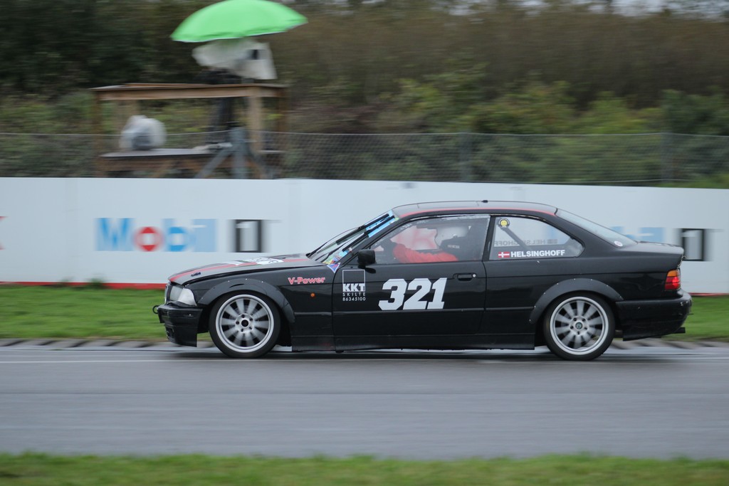 Frederik Helsinghoff var igen ude at lufte BMW 318i raceren, som efterhånden har været i familiens eje en del år.
(Foto: JJ Media)
